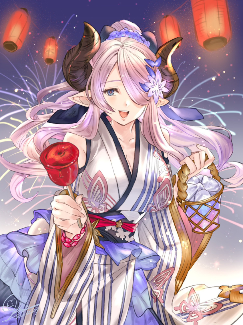 :d alternate_costume banamons basket blue_eyes bracelet breasts butterfly_hair_ornament candy_apple cleavage draph female flower food granblue_fantasy hair_flower hair_ornament hair_over_one_eye highres horns japanese_clothes jewelry kimono lantern large_breasts long_hair narmaya_(granblue_fantasy) paper_lantern pointy_ears purple_hair sidekicks signature smile solo wide_sleeves yukata