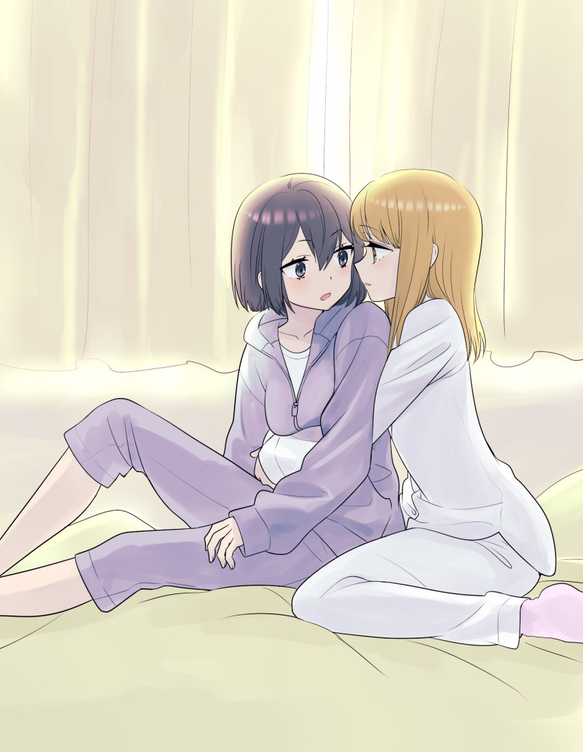 2girls backlighting barefoot bed_sheet blonde_hair bob_cut breasts brown_hair collarbone curtains dot_nose eye_contact highres hug_from_side indoors long_hair looking_at_another medium_breasts multiple_girls ooshima_tomo open_mouth original pajamas purple_eyes purple_hair purple_pajamas short_hair single_sidelock sitting wariza white_pajamas yellow_eyes yuri