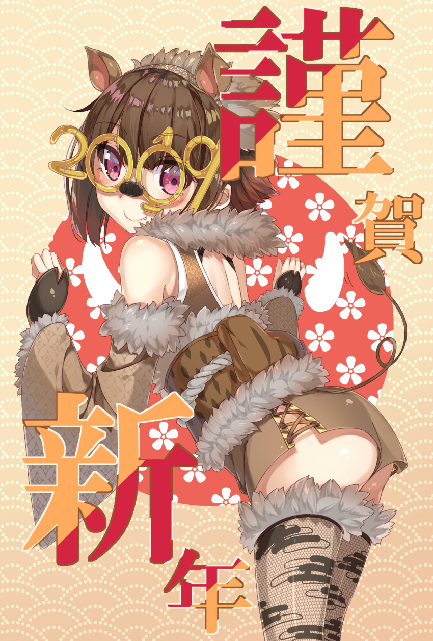 2019 animal_ears ass ayataka back_cutout bare_shoulders blush boar_ears brown_hair brown_hairband brown_kimono closed_mouth clothing_cutout commentary_request detached_sleeves egasumi fang_out female floral_background from_side fur-trimmed_legwear fur-trimmed_sleeves fur_collar fur_trim hairband highres japanese_clothes kimono leaning long_sleeves looking_at_viewer looking_to_the_side motion_lines obi oerba_yun_fang original photoshop_(medium) print_thighhighs purple_eyes round_eyewear sash short_hair short_kimono smile solo tail thighhighs wide_sleeves