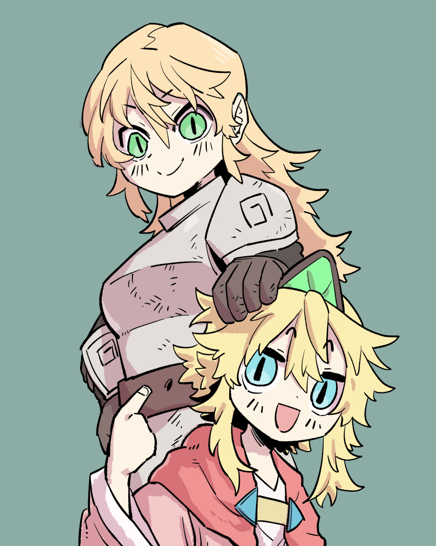 2girls absurdres armor blonde_hair blue_eyes female_knight_(guardian_tales) gloves green_background green_eyes guardian_tales highres korean_commentary little_princess_(guardian_tales) long_hair looking_at_viewer multiple_girls pota short_hair smile tiara