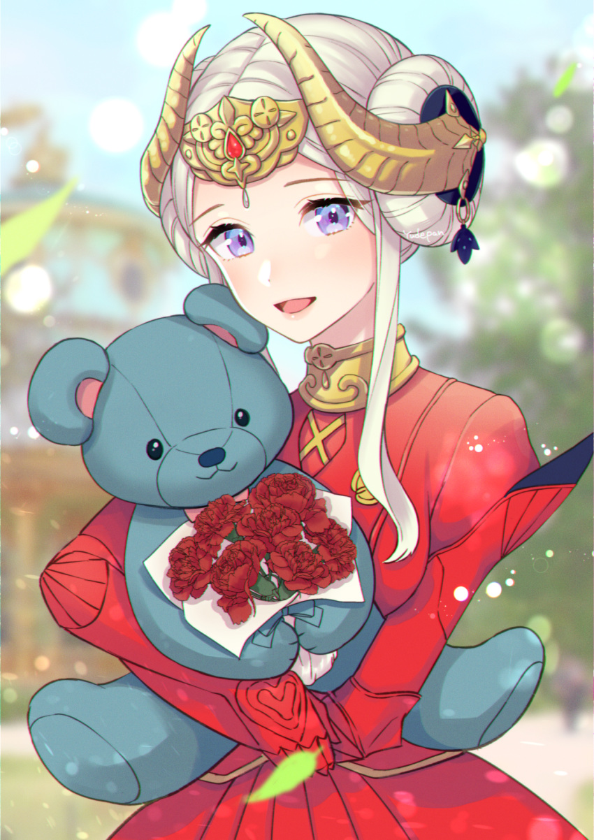 artist_name blue_sky blurry blurry_background bouquet carnation commentary_request day edelgard_von_hresvelg falling_leaves female fire_emblem fire_emblem:_three_houses flower gem headpiece highres holding holding_stuffed_toy horns leaf looking_at_viewer open_mouth outdoors purple_eyes red_carnation red_flower red_gemstone sky smile solo stuffed_animal stuffed_toy teddy_bear upper_body white_hair yudepan_(yuri_no_sugata)