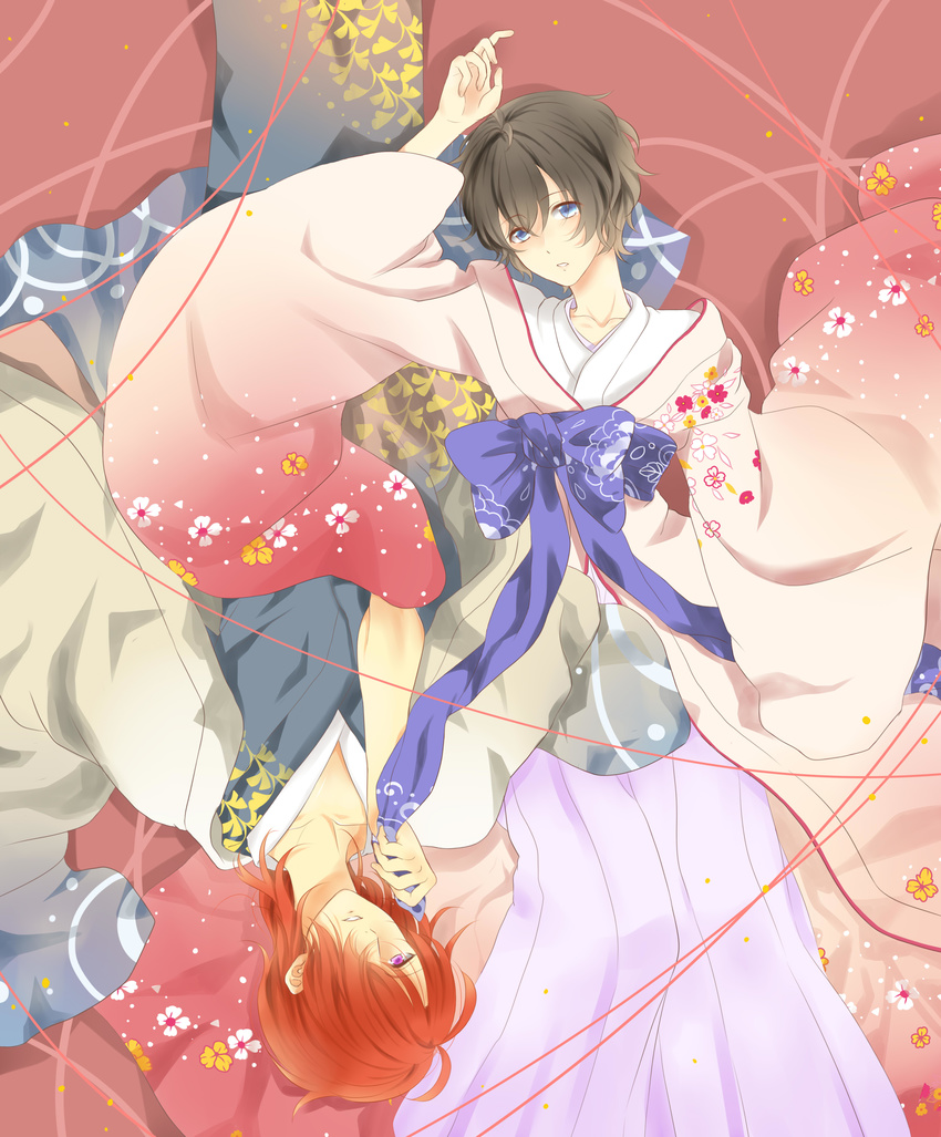 2boys absurdres androgynous black_hair blue_eyes commentary_request floral_print from_above hair_over_one_eye hazuki_you_(tsukiuta) highres japanese_clothes kimono lying multiple_boys nagatsuki_yoru nancy980216 obi on_back otoko_no_ko parted_lips purple_eyes red_hair rotational_symmetry sash short_hair string string_of_fate tsukino_talent_production tsukiuta wide_sleeves