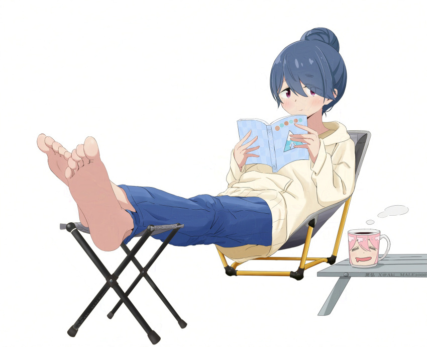 aki_male2000 barefoot blue_hair book chair coffee_mug commentary cup female foreshortening full_body hair_bun highres holding holding_book hood hoodie kagamihara_nadeshiko mug reading red_eyes shima_rin single_hair_bun sleeves_past_wrists soles solo steam stool table twitter_username yellow_hoodie yurucamp