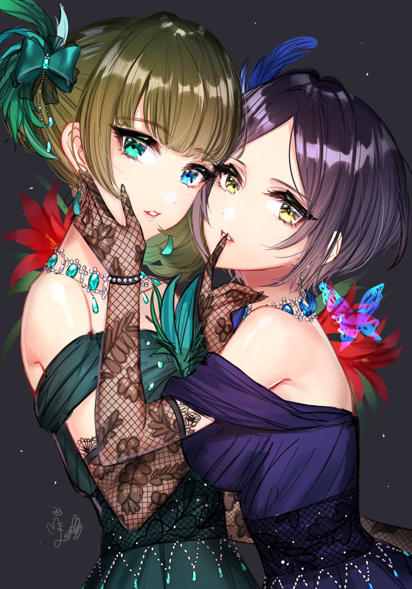 2girls bare_shoulders black_hair blue_dress blue_eyes blue_gemstone blush body_blush bow bracelet breasts brown_hair cleavage collarbone commentary_request dress earrings elbow_gloves eyelashes feathers flower gem gloves green_bow green_dress green_eyes green_gemstone hair_ornament hairbow hayami_kanade heterochromia highres idolmaster idolmaster_cinderella_girls idolmaster_cinderella_girls_starlight_stage jewelry looking_at_viewer mairo medium_breasts mole mole_under_eye multiple_girls mysterious_eyes_(idolmaster) necklace open_mouth parted_bangs parted_lips pearl_bracelet pretty_liar_(idolmaster) purple_background short_hair simple_background swept_bangs takagaki_kaede tied_hair yellow_eyes