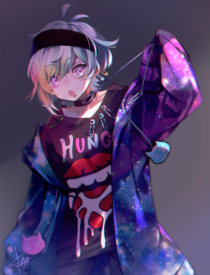 1boy absurdres ahoge artist_name choker chromatic_aberration commentary_request headband highres iida_rintarou lip_piercing looking_at_viewer male_focus multicolored_hair ookami_game_(studio_wasabi) open_mouth piercing purple_eyes rainbow_hair safety_pin sanpaku shimogu signature sleeves_past_fingers sleeves_past_wrists solo