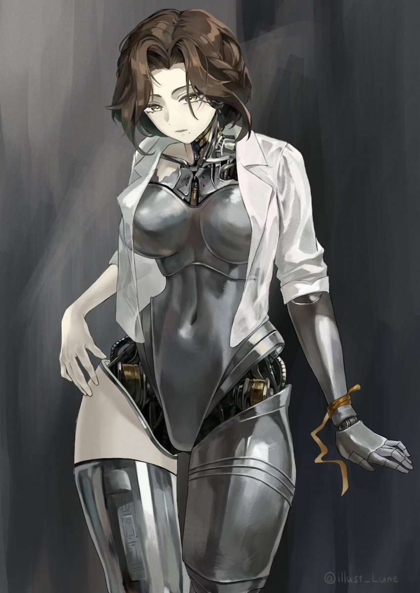 :/ android breasts brown_hair collared_shirt cowboy_shot female grey_background highres joints large_breasts looking_at_viewer lucy_(reverse:1999) lune_(illust_lune) metal_skin mole mole_under_mouth navel open_clothes open_shirt orange_ribbon reverse:1999 ribbon robot_girl robot_joints shirt short_hair sleeves_pushed_up solo twitter_username white_shirt wrist_ribbon yellow_eyes