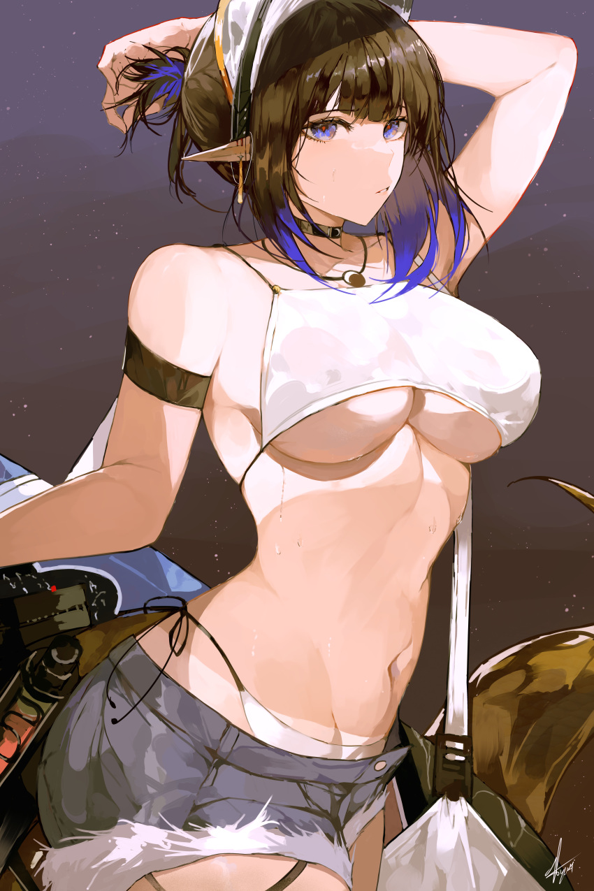 absurdres alternate_costume arknights arm_strap arm_up bag bare_shoulders bikini black_hair blue_eyes blue_hair breasts brown_background brown_hair cowboy_shot crop_top eunectes_(arknights) female gradient_background gradient_hair highres jewelry large_breasts looking_at_viewer multicolored_hair navel necklace parted_lips short_hair short_ponytail signature snake_tail solo stomach swimsuit tail underboob white_bikini yuki_flourish