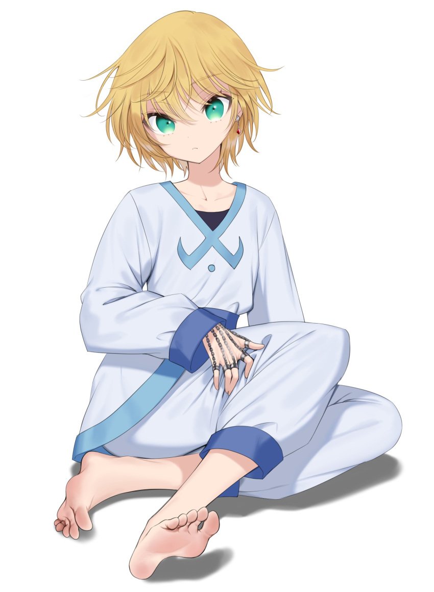 1boy androgynous barefoot blonde_hair collarbone dorsiflexion earrings eyelashes feet green_eyes grey_pants grey_shirt hair_between_eyes highres hunter_x_hunter jewelry kurapika long_sleeves looking_at_viewer male_focus meimone on_ground pants shadow shirt short_hair simple_background sitting soles solo toes white_background