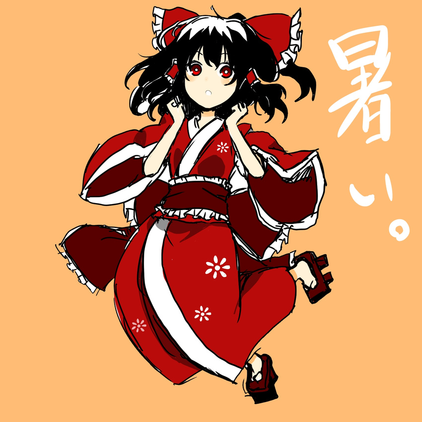 black_hair bow commentary_request female geta hair_tubes hairbow hakurei_reimu highres japanese_clothes kimono long_hair morodashi obi red_eyes red_kimono sash simple_background solo touhou