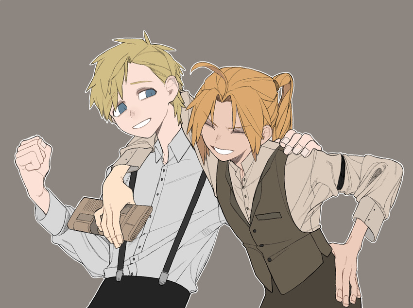 2boys ahoge alphonse_heiderich arm_around_shoulder blonde_hair blouse blue_eyes brown_background closed_eyes commentary_request conqueror_of_shambala edward_elric eogo_(mopidona) fullmetal_alchemist grey_background grin hand_on_own_hip korean_commentary long_hair multiple_boys newspaper ponytail shirt short_hair smile suspenders vest