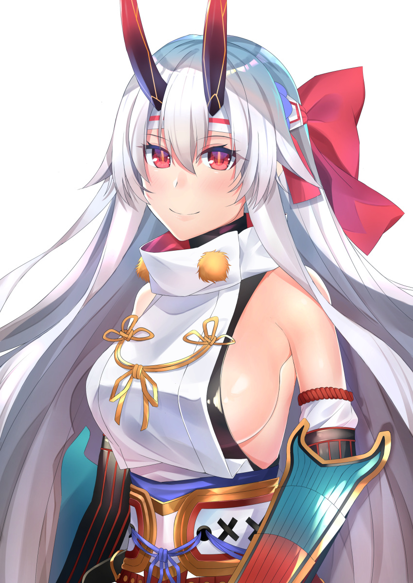 absurdres armor atora bad_id bad_pixiv_id blush bow breasts commentary_request detached_sleeves fate/grand_order fate_(series) female hairband hairbow highres horns japanese_armor kote kusazuri large_breasts long_hair looking_at_viewer oni_horns red_bow red_eyes sideboob simple_background slit_pupils smile solo tomoe_gozen_(fate) very_long_hair white_background white_hair