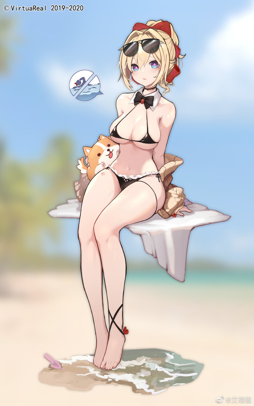 +_+ ankle_ribbon bare_shoulders barefoot beach bikini black_bikini blonde_hair blue_eyes bow bowtie breasts canine choker cleavage commentary_request detached_collar eyewear_on_head female full_body hair_intakes hair_ribbon highres kiyomasa_ren large_breasts leg_ribbon looking_at_viewer navel nijisanji outdoors parted_lips ponytail ribbon side-tie_bikini_bottom sitting solo string_bikini sunglasses swimsuit symbol-shaped_pupils thigh_ribbon virtual_youtuber virtuareal weibo_watermark yukie_(virtuareal)