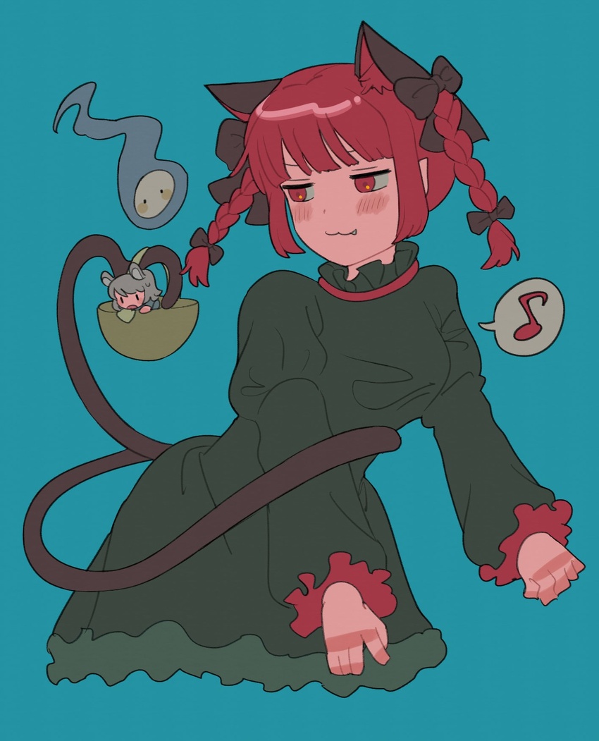 2girls :3 animal_ear_fluff animal_ears black_bow blue_background blunt_bangs blush blush_stickers bow braid cat_ears cat_tail closed_mouth cowboy_shot cropped_legs dress extra_ears eyebrows_hidden_by_hair fang_out frills green_dress grey_hair hair_ribbon hairbow highres hitodama holding holding_with_tail invisible_object jitome juliet_sleeves kaenbyou_rin korean_commentary long_hair long_sleeves looking_at_viewer mini_person minigirl mouse_ears multiple_girls multiple_tails musical_note nazrin nekomata oerba_yun_fang prehensile_tail puffy_sleeves rbfnrbf_(mandarin) red_eyes red_hair ribbon short_hair simple_background spoken_musical_note tail touhou tress_ribbon twin_braids twintails two_tails |_|