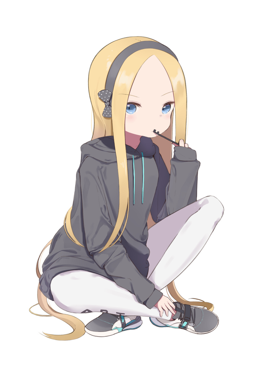 abigail_williams_(fate) absurdres black_bow black_hairband black_hoodie blonde_hair blue_eyes bow commentary_request fate/grand_order fate_(series) female hairband hairbow highres holding holding_key hood hood_down hoodie key long_hair looking_at_viewer pantyhose parted_bangs shoes simple_background solo white_background white_pantyhose yomogi_uehara