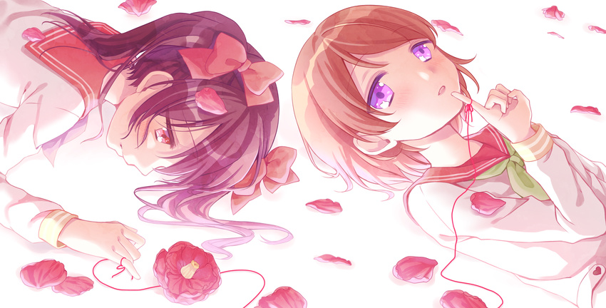 2girls hinano koizumi_hanayo love_live!_school_idol_project petals seifuku yazawa_nico