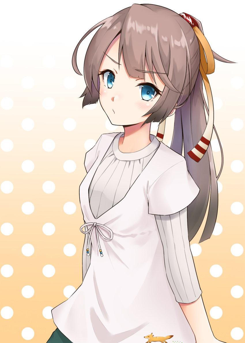 blouse blue_eyes blush brown_hair female gradient_background hair_ribbon highres kantai_collection kazagumo_(kancolle) kodama_(mmt_uf) layered_clothes long_hair looking_at_viewer polka_dot polka_dot_background ponytail ribbed_sweater ribbon shirt solo sweater upper_body white_shirt white_sweater yellow_background