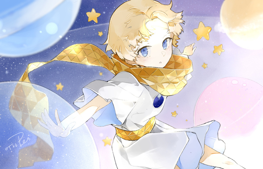 1boy baggy_clothes blonde_hair blue_eyes blush bright_pupils commentary fate/grand_order fate/requiem fate_(series) floating glowing looking_at_viewer male_focus open_hand open_mouth parted_bangs planet robe scarf short_hair short_sleeves sky solo space star_(sky) star_(symbol) starry_background starry_sky sukybaba symbol-only_commentary tunic voyager_(fate) voyager_(first_ascension)_(fate) white_tunic yellow_scarf