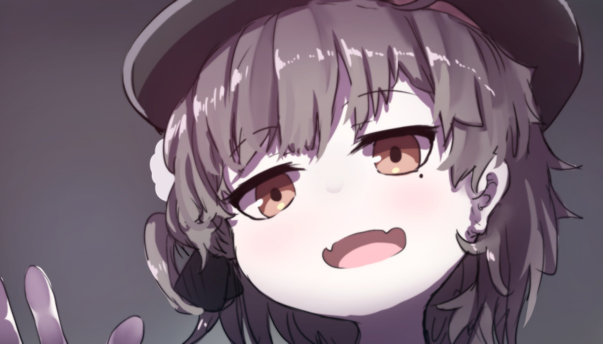 :d absurdres bad_id bad_twitter_id beret black_hat black_ribbon blush brown_eyes brown_hair commentary fangs female grey_background hair_ribbon hand_up hat hatoba_tsugu head_tilt highres looking_at_viewer mole mole_under_eye open_mouth portrait ribbon smile solo tsugu_(vtuber) virtual_youtuber wada_kazu