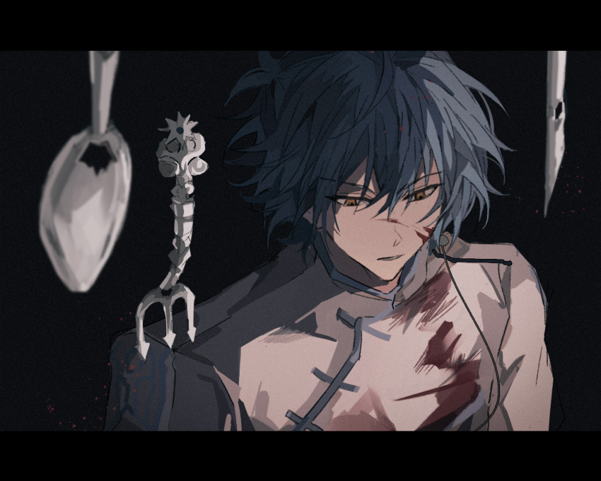 1boy black_background blood blood_on_clothes blood_on_face blue_hair changpao chinese_clothes fork grey_background hair_between_eyes knife krank letterboxed looking_ahead mahoutsukai_no_yakusoku male_focus multicolored_background nero_turner parted_lips short_hair solo spoon upper_body utensil yellow_eyes