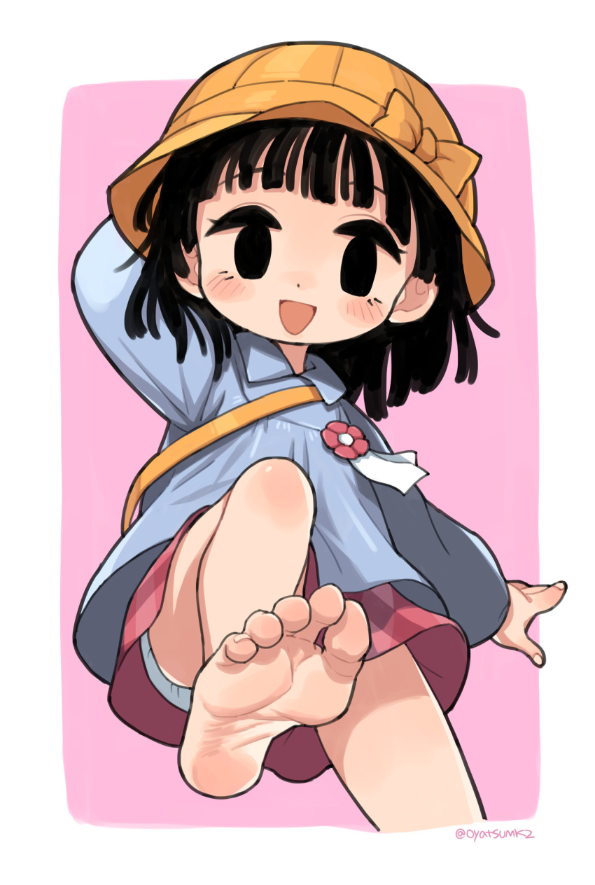 :d barefoot black_eyes black_hair blunt_bangs blush feet female gokinjo_boukentai hat highres kindergarten_uniform long_sleeves looking_at_viewer mana_(gokinjo_boukentai) open_mouth oyatsu_(mk2) pink_background school_hat short_hair skirt smile soles solo toes