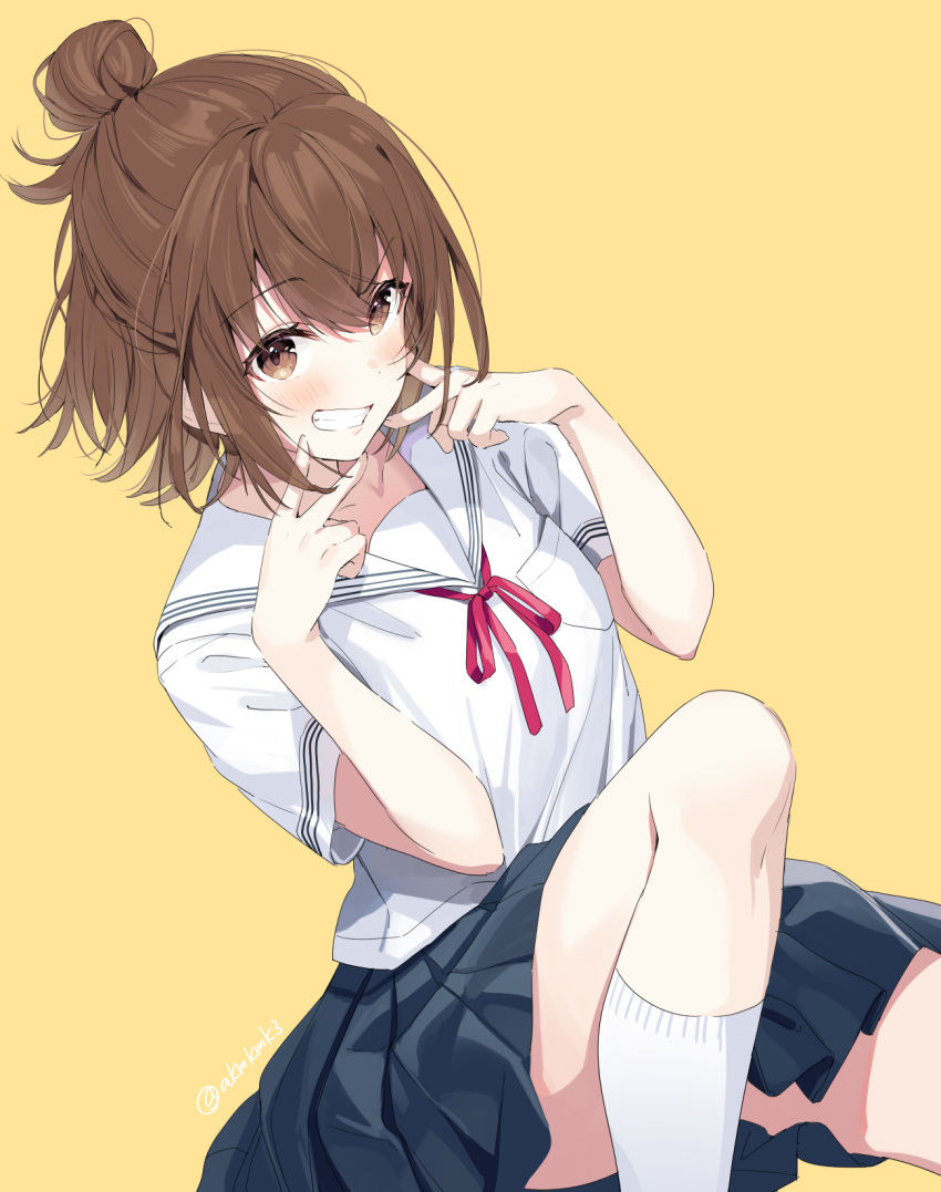 bangs blue_skirt blush brown_eyes brown_hair commentary_request double_v eyebrows_visible_through_hair feet_out_of_frame female grin hair_between_eyes hair_bun hands_up highres knee_up kneehighs looking_at_viewer original pleated_skirt rokcha sailor_collar school_uniform serafuku shirt short_hair short_sleeves simple_background sitting skirt smile solo twitter_username v white_legwear white_sailor_collar white_shirt yellow_background