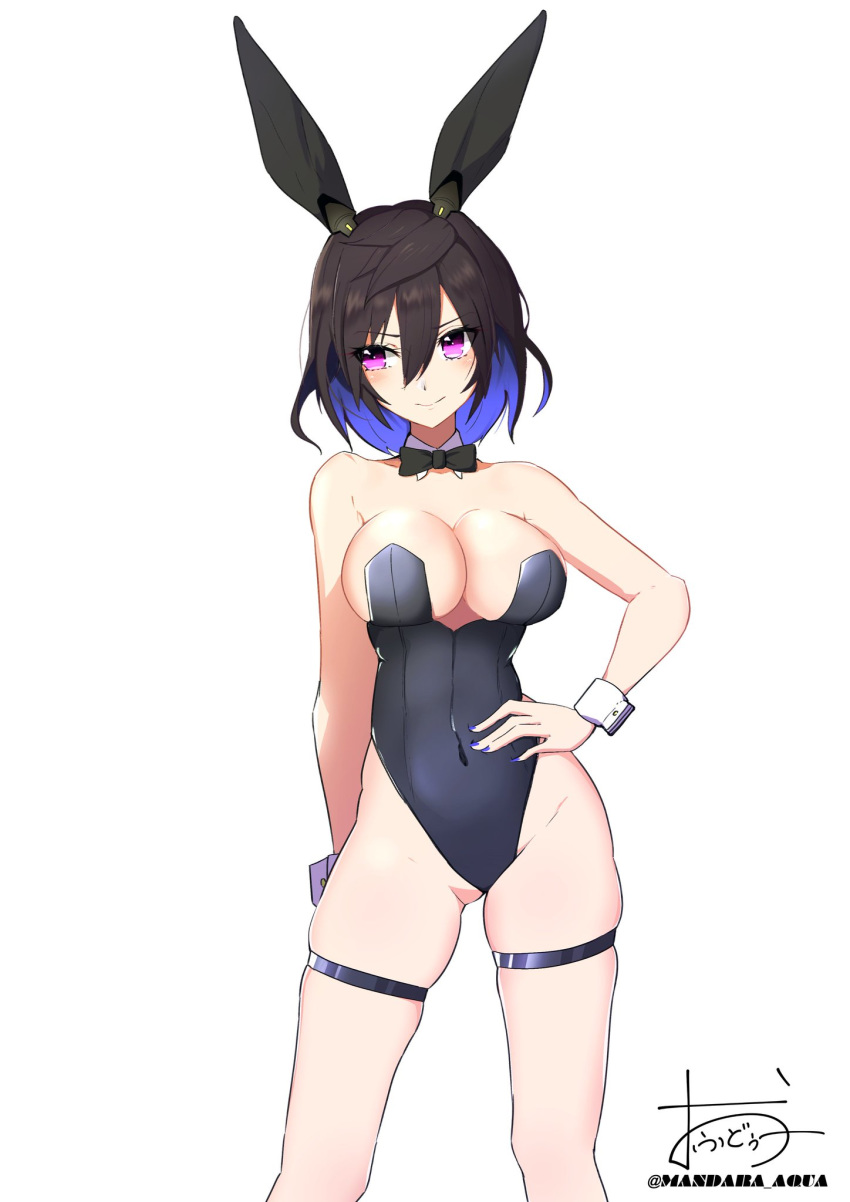 animal_ears bad_id bad_pixiv_id bare_legs black_hair blue_hair blue_nails bow bowtie breasts cleavage closed_mouth contrapposto covered_navel fake_animal_ears feet_out_of_frame female groin hair_between_eyes hand_on_own_hip highres horshid_(pso2) medium_hair multicolored_hair ofudou phantasy_star phantasy_star_online_2 playboy_bunny rabbit_ears simple_background skindentation smile solo standing thigh_strap two-tone_hair white_background wrist_cuffs