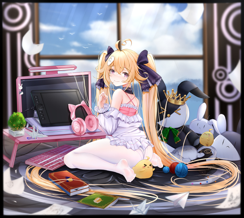 absurdly_long_hair absurdres ahoge animal_ear_headphones animal_ears ass attilio_regolo_(azur_lane) attilio_regolo_(castle_of_inspiration)_(azur_lane) azur_lane blonde_hair blue_sky blurry blurry_background book bow camisole cat_ear_headphones chinese_commentary closed_mouth cloud commentary_request computer_keyboard criss-cross_back-straps crossed_bangs fake_animal_ears feet female from_behind hair_between_eyes hair_ornament hairbow headphones headphones_removed heart heart-shaped_pupils heart_ahoge highres indoors iue_(artist) legs long_hair looking_at_viewer manjuu_(azur_lane) messy_room mole mole_under_eye monitor off_shoulder on_ground origami panties pantyhose paper_airplane paper_crane pink_camisole pink_eyes plant potted_plant purple_bow rabbit_hair_ornament sidelocks sitting sky smile soles solo stuffed_animal stuffed_rabbit stuffed_toy symbol-shaped_pupils tablet_pc toes twintails underwear very_long_hair wariza white_panties white_pantyhose yarn yarn_ball