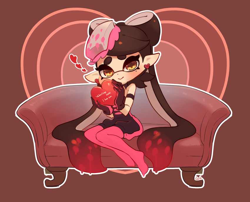 +_+ adapted_costume armband black_gloves black_hair black_jumpsuit brown_background brown_eyes callie_(splatoon) closed_mouth commentary couch coula_cat dated detached_collar earrings english_commentary english_text female food food_on_head gloves gradient_hair happy_valentine heart heart_earrings holding inkling jewelry jumpsuit long_hair looking_at_viewer mole mole_under_eye multicolored_hair no_shoes object_on_head on_couch outline pantyhose pointy_ears red_hair red_pantyhose short_jumpsuit sitting smile solo splatoon_(series) splatoon_1 tentacle_hair very_long_hair white_outline