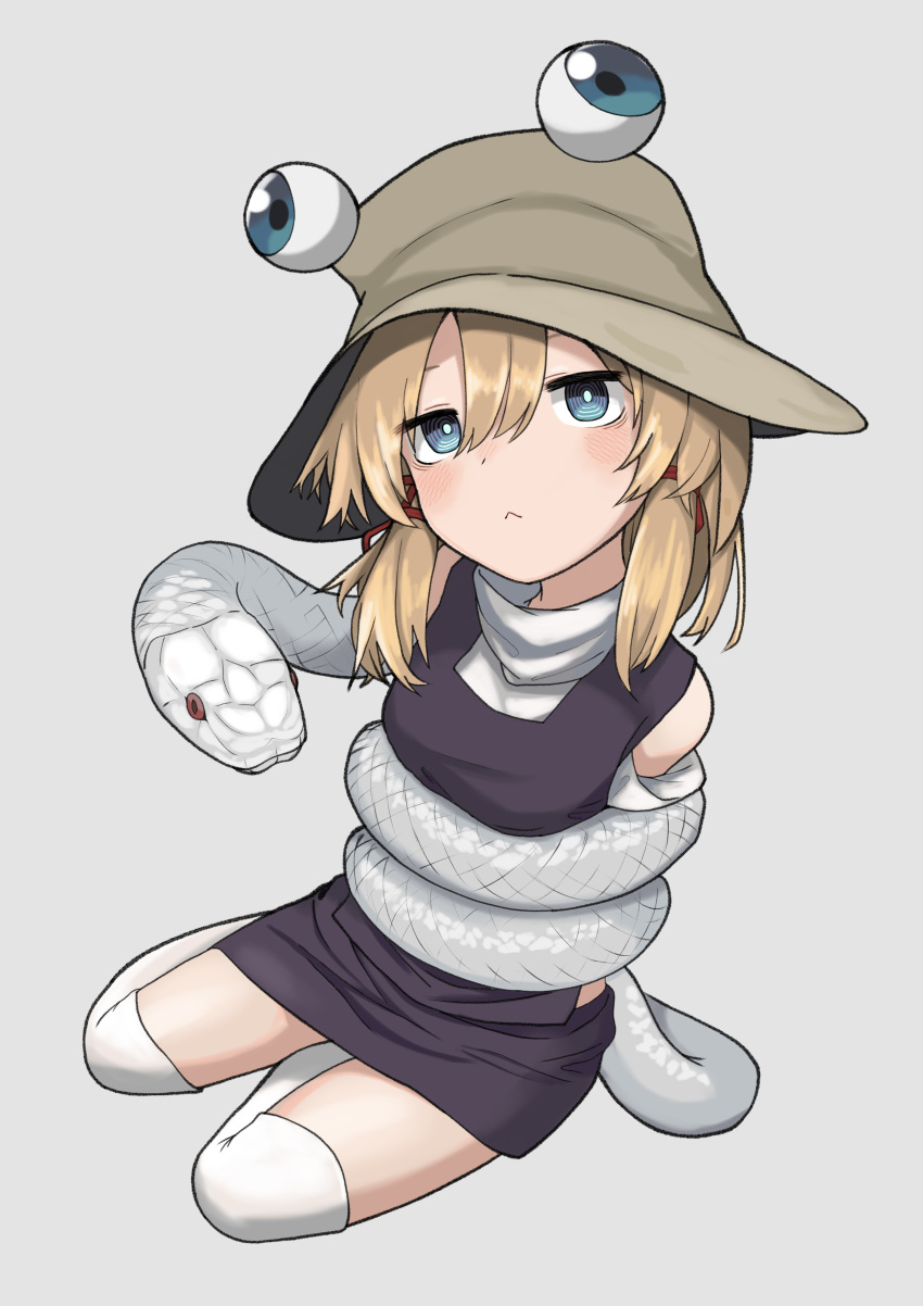 :< absurdres animal blonde_hair blue_eyes blush brown_hat bucket_hat closed_mouth female frown full_body grey_background grey_hat hair_between_eyes hat highres looking_at_viewer medium_hair mishaguji moriya_suwako neritch purple_skirt purple_vest pyonta ringed_eyes simple_background sitting skirt snake solo thighhighs touhou vest white_snake white_thighhighs