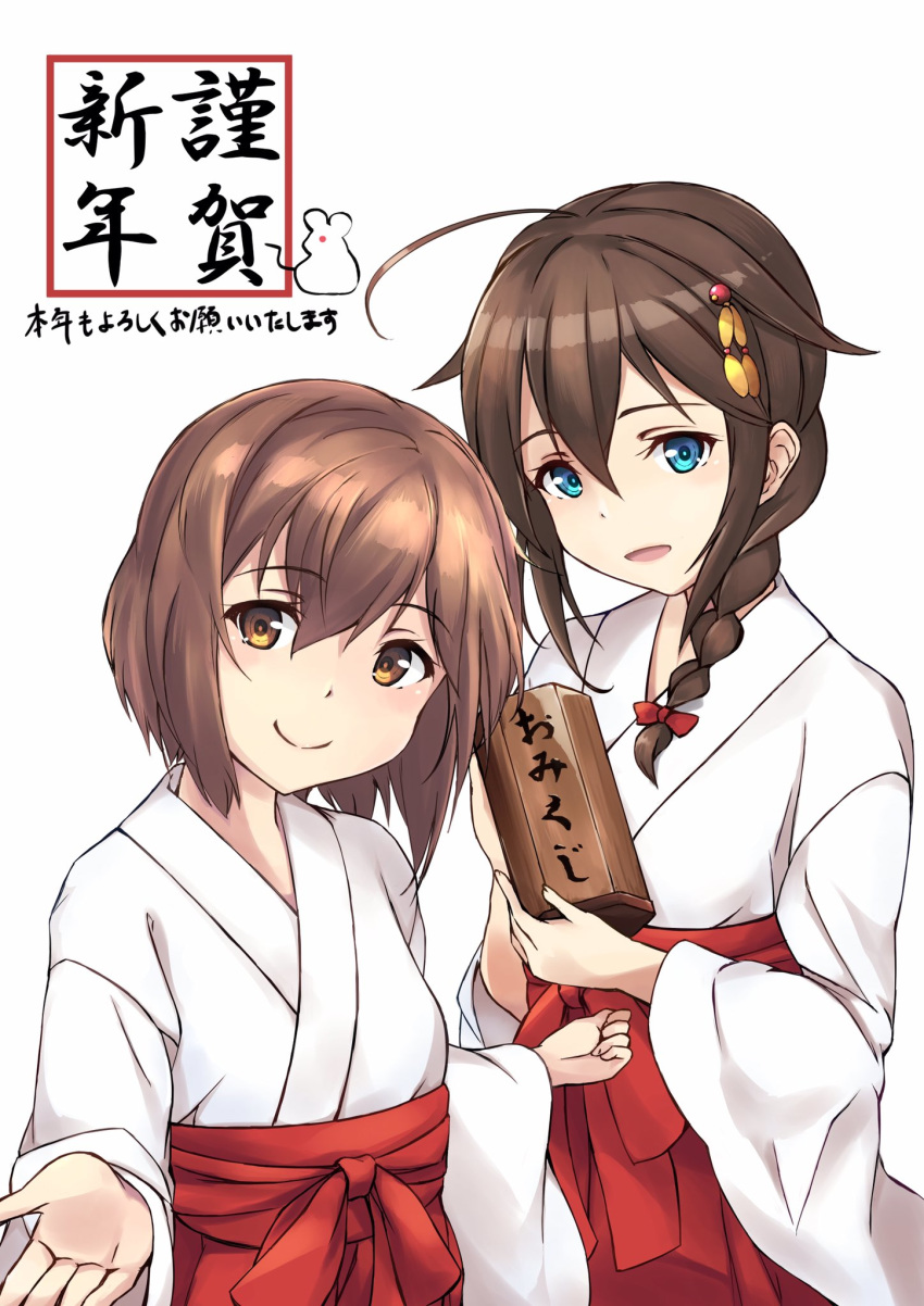 2girls ahoge alternate_costume black_hair blue_eyes box braid brown_eyes brown_hair commentary_request cowboy_shot hair_flaps hair_over_shoulder hakama hakama_skirt highres japanese_clothes kantai_collection kimono long_hair looking_at_viewer miko minosu multiple_girls new_year no_headgear red_hakama shigure_(kancolle) shigure_kai_ni_(kancolle) short_hair simple_background single_braid skirt smile translated white_background white_kimono yukikaze_(kancolle)