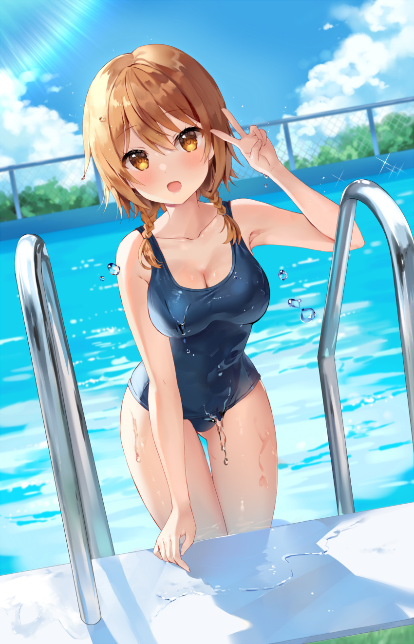 :d ass_visible_through_thighs bangs bare_arms blue_sky blue_swimsuit breasts brown_hair chain-link_fence cleavage cloud collarbone commentary day eyebrows_visible_through_hair female fence highres looking_at_viewer mayo_(miyusa) medium_breasts natsuki_hinata open_mouth orange_eyes outdoors pool pool_ladder poolside revision school_swimsuit sky smile solo standing swimsuit thighs tonari_no_kyuuketsuki-san v water water_drop wet