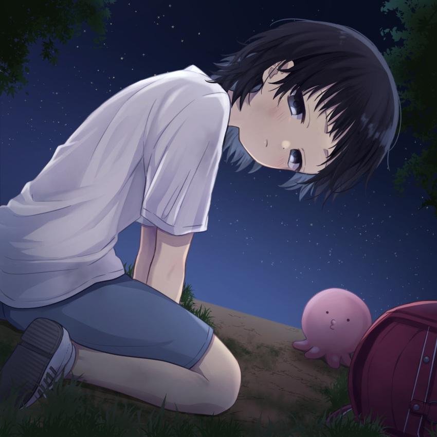 backpack bag black_eyes black_hair creature expressionless female highres komesawa kuze_shizuka looking_at_viewer night night_sky o3o octopus on_ground outdoors randoseru shirt shoes short_hair shorts sitting sky sneakers star_(sky) starry_sky t-shirt takopii takopii_no_genzai wariza white_shirt