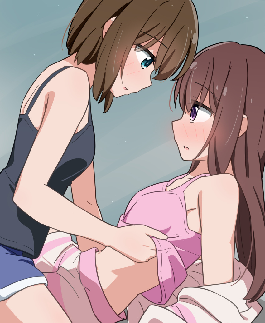 2girls bare_arms black_camisole blue_eyes blue_shorts blush brown_hair camisole camisole_lift clothes_lift commentary_request extreme_hearts eye_contact from_side grey_background hayama_hiyori highres kodaka_saki long_hair looking_at_another miruzawa_akechi multiple_girls parted_lips pink_camisole pink_shorts profile purple_eyes short_hair shorts yuri