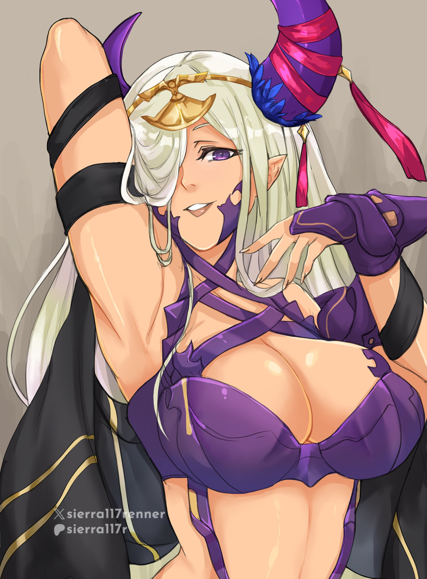 arm_up armpits bare_shoulders breasts cleavage dark_skin female fire_emblem fire_emblem_engage grey_background grey_hair grin highres horns large_breasts looking_at_viewer midriff pointy_ears purple_eyes sierra117renner smile solo stomach upper_body zephia_(fire_emblem)