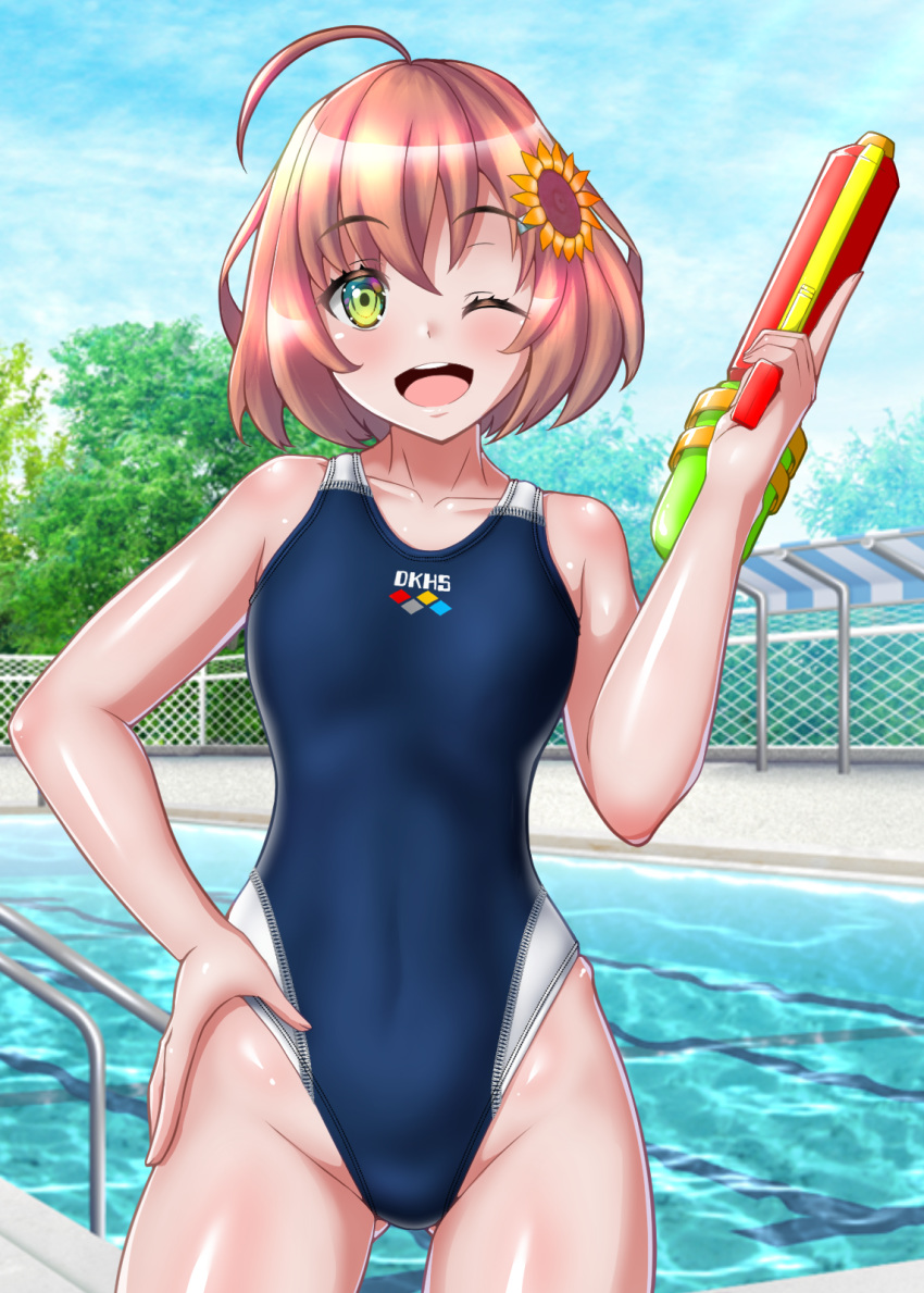 ;d ahoge ass_visible_through_thighs black_one-piece_swimsuit blue_sky brown_hair chain-link_fence cloud collarbone commentary_request competition_swimsuit contrapposto day female fence flat_chest flower green_eyes hair_flower hair_ornament hand_on_own_hip highres honma_himawari logo looking_at_viewer medium_hair nijisanji one-piece_swimsuit one_eye_closed open_mouth outdoors pool poolside round_teeth shed short_hair sky smile solo sunflower sunflower_hair_ornament swimsuit teeth tree upper_teeth_only virtual_youtuber water water_gun yurizuku_owl