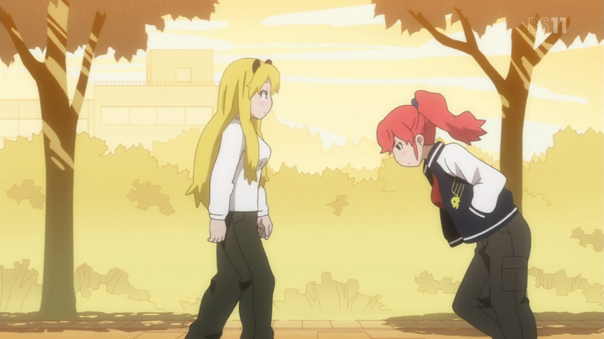 2girls angry_look blank_look blonde_hair blush dark_jeans hair_ornament hen_zemi jacket katou_anna kemonomimi long_hair makiko_gregory outdoors ponytail red_shirt screen_capture walking white_shirt yankee