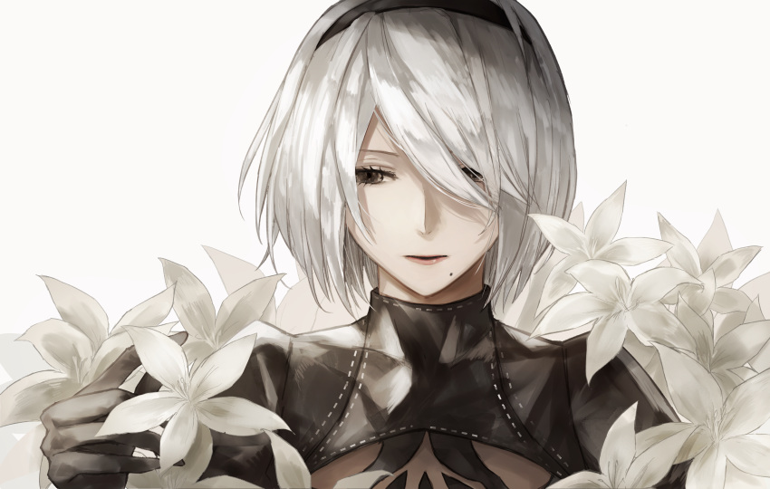 2b_(nier:automata) absurdres black_dress black_eyes black_hairband breasts covered_eyes dress female flower gloves grey_background hairband highres juliet_sleeves long_sleeves lunar_tear medium_breasts mole mole_under_mouth nier:automata nier_(series) no_blindfold parted_lips puffy_sleeves short_hair sidelocks simple_background solo thkani upper_body white_hair