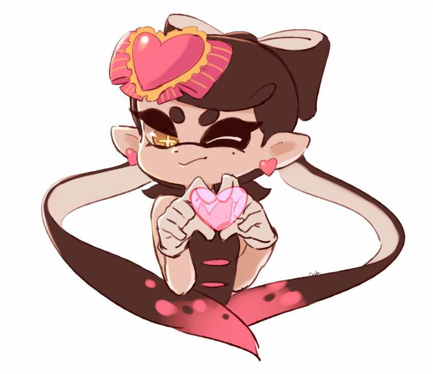 +_+ artist_name black_hair black_jumpsuit callie_(splatoon) closed_mouth commentary coula_cat cropped_torso earrings female hair_ornament heart heart_earrings heart_hair_ornament heart_hands highres inkling jewelry jumpsuit long_hair looking_at_viewer mole mole_under_eye multicolored_hair one_eye_closed pink_hair pointy_ears signature simple_background smirk solo splatoon_(series) splatoon_1 tentacle_hair two-tone_hair upper_body white_background