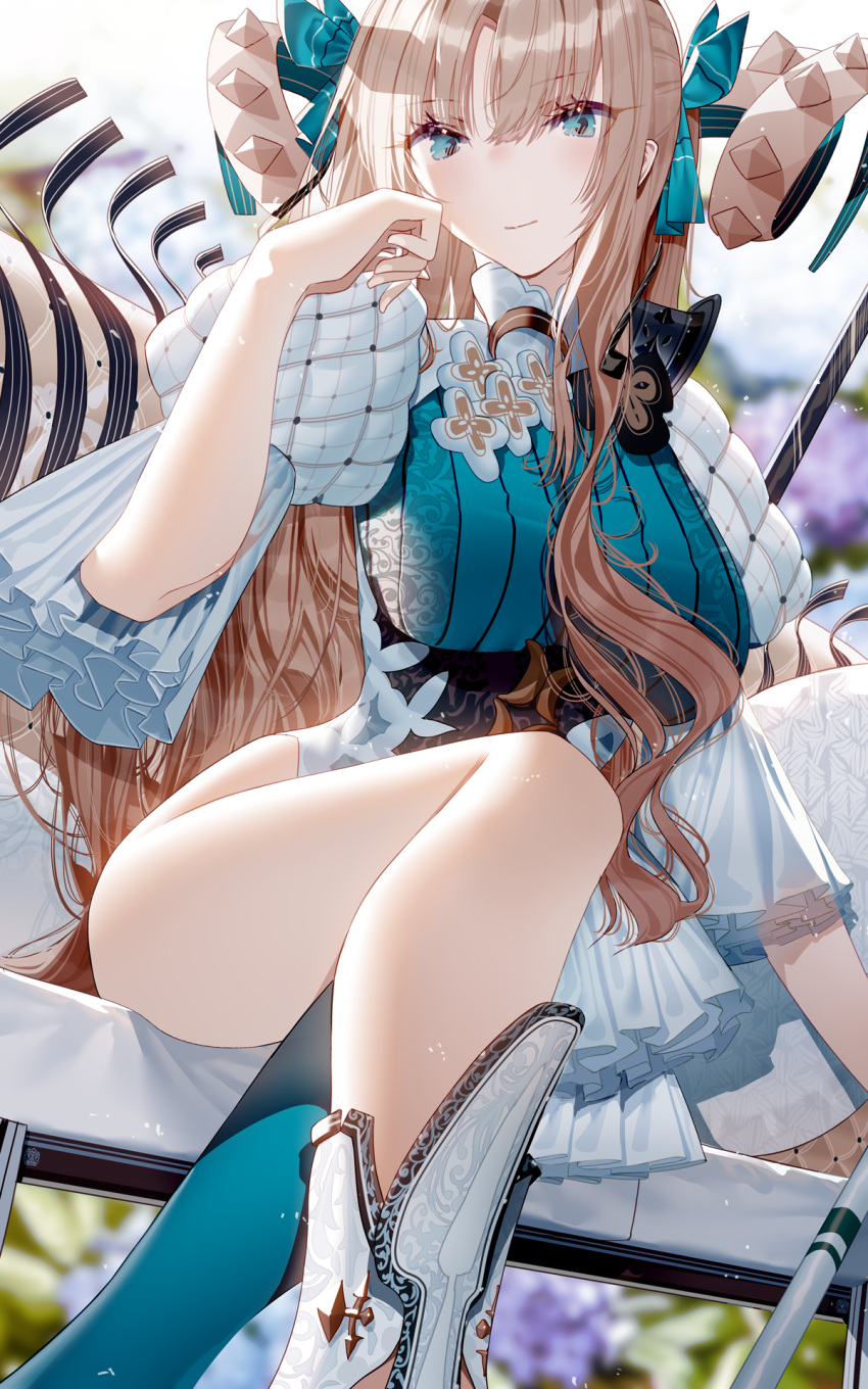 asymmetrical_legwear atha_(leejuiping) blonde_hair blue_eyes crossover curled_horns fate/grand_order fate_(series) feet_out_of_frame female frills green_pantyhose highres horns long_hair looking_at_viewer pantyhose single_leg_pantyhose sitting smile solo space_ereshkigal_(third_ascension)_(fate)