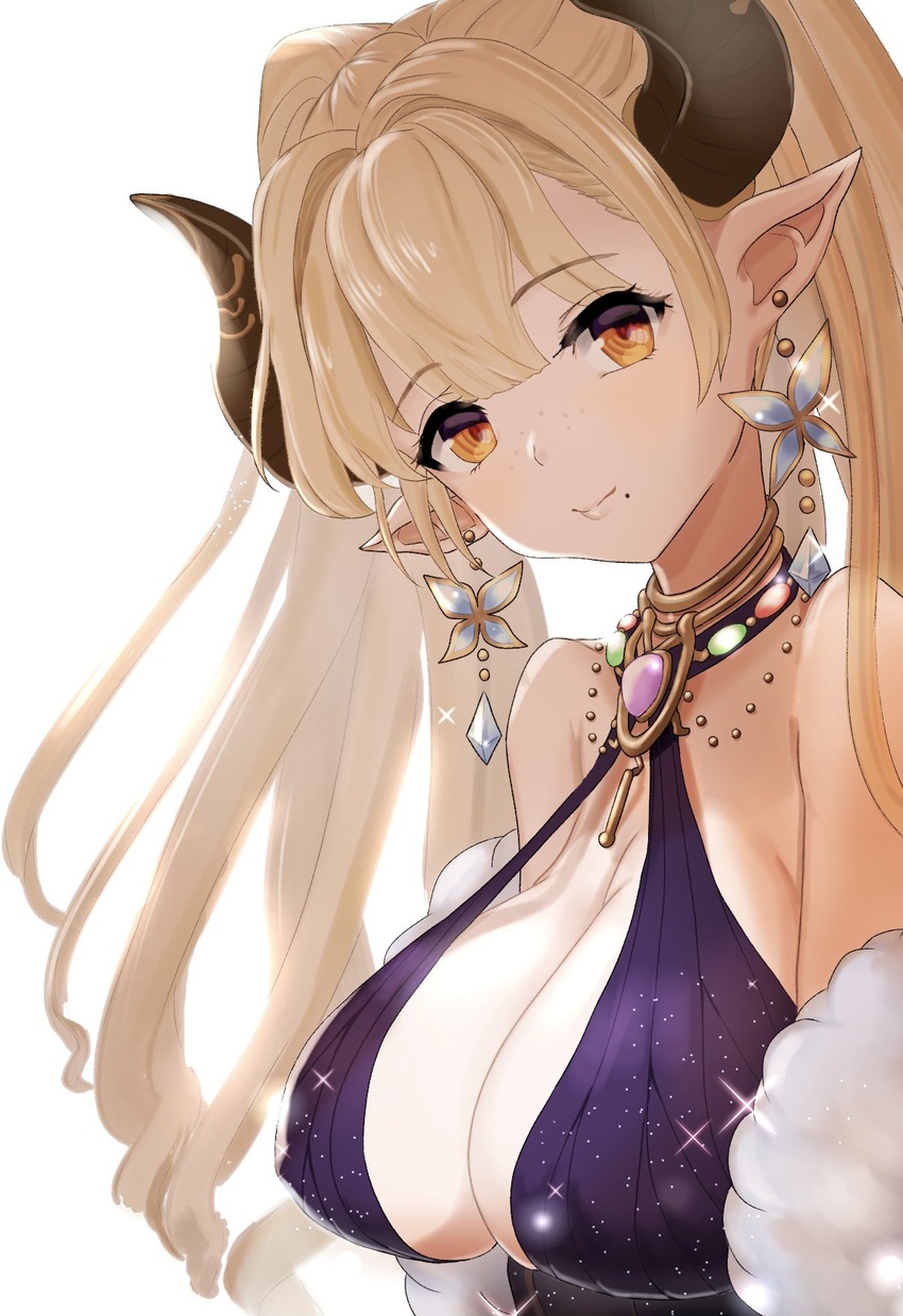 alba_(granblue_fantasy) arms_at_sides bare_shoulders blonde_hair breasts cleavage closed_mouth draph dress earrings feather_boa female freckles glint granblue_fantasy halter_dress halterneck head_tilt highres horns jewelry large_breasts lips long_hair looking_at_viewer mezurashiiaji mole mole_under_mouth necklace orange_hair pointy_ears purple_dress simple_background sleeveless sleeveless_dress solo strap_gap upper_body white_background