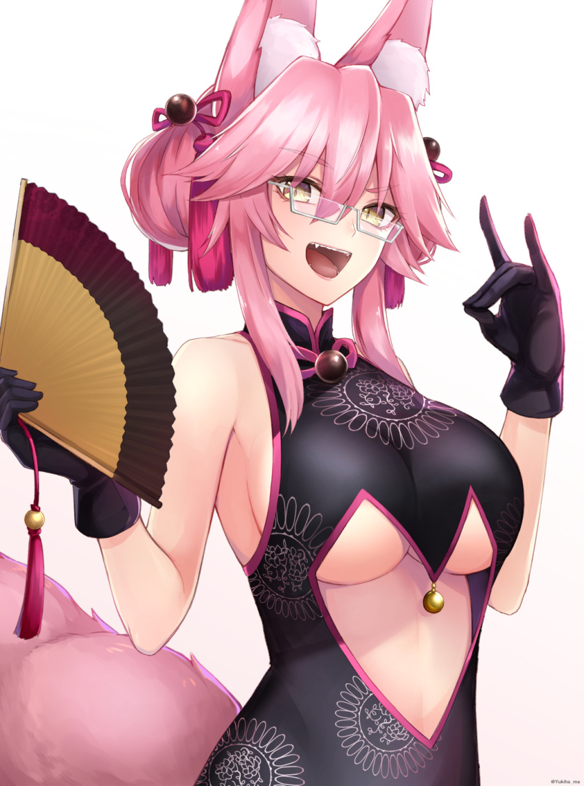 animal_ear_fluff animal_ears bad_id bad_pixiv_id bare_shoulders bell black_dress blush breasts center_opening china_dress chinese_clothes commentary_request dress fangs fate/grand_order fate_(series) female folding_fan fox_ears fox_girl fox_tail glasses hair_between_eyes hand_fan highres jingle_bell koyanskaya_(chinese_lostbelt_outfit)_(fate) koyanskaya_(fate) large_breasts long_hair looking_at_viewer pink_hair sidelocks simple_background smile solo tail tamamo_(fate) tassel tied_hair underboob white_background yellow_eyes yukihama