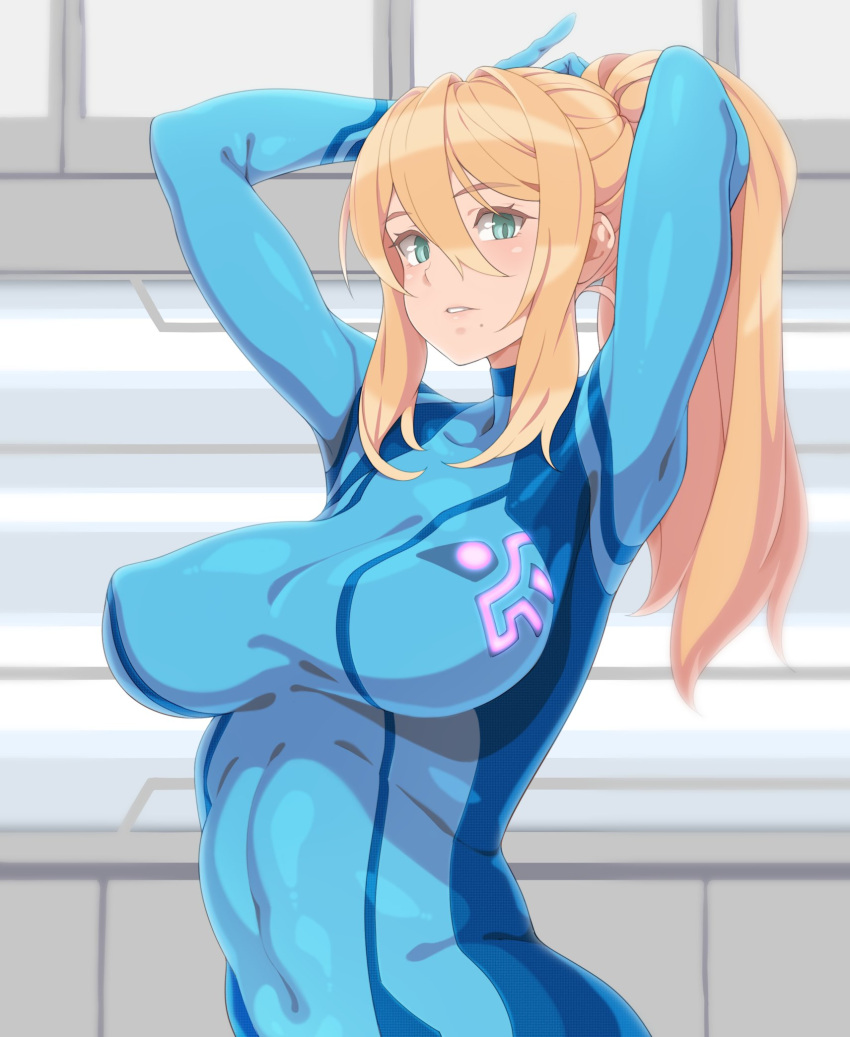 aqua_eyes arms_up blonde_hair bodysuit breasts covered_navel covered_nipples female hair_between_eyes highres long_hair looking_at_viewer metroid mole mole_under_mouth ponytail samus_aran solo teeth tenako_(mugu77) upper_body zero_suit