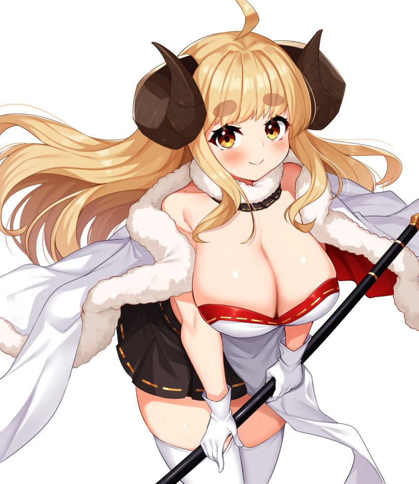 ahoge anila_(granblue_fantasy) black_skirt blonde_hair blush breasts brown_horns cape cleavage closed_mouth commentary_request cowboy_shot curled_horns daichi_(tokoya) female fur_cape gloves granblue_fantasy highres horns large_breasts leaning_forward long_hair looking_at_viewer red_cape ribbon-trimmed_skirt ribbon_trim sidelocks simple_background skirt smile solo thick_eyebrows thighhighs two-sided_cape two-sided_fabric white_background white_cape white_gloves white_thighhighs yellow_eyes