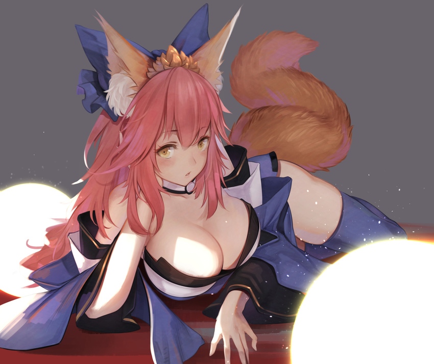 animal_ears bad_id bad_pixiv_id blue_bow blue_thighhighs bow breasts cleavage detached_collar detached_sleeves fate/extra fate_(series) female fox_ears fox_tail hairbow highres japanese_clothes kimono large_breasts long_hair long_sleeves looking_at_viewer lying obi on_side pink_hair sash solo tail tamamo_(fate) tamamo_no_mae_(fate/extra) thighhighs toriumi_harumi wide_sleeves