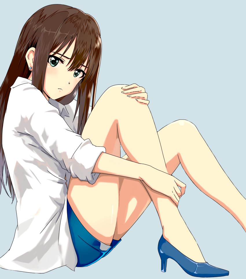 absurdres bad_id bad_pixiv_id blue_footwear blue_shorts brown_hair collared_shirt commentary dress_shirt earrings female full_body green_eyes grey_background high_heels highres idolmaster idolmaster_cinderella_girls jewelry long_hair looking_at_viewer pumps shibuya_rin shiki_(0802makimari) shirt short_shorts shorts simple_background sitting solo symbol-only_commentary white_shirt wing_collar