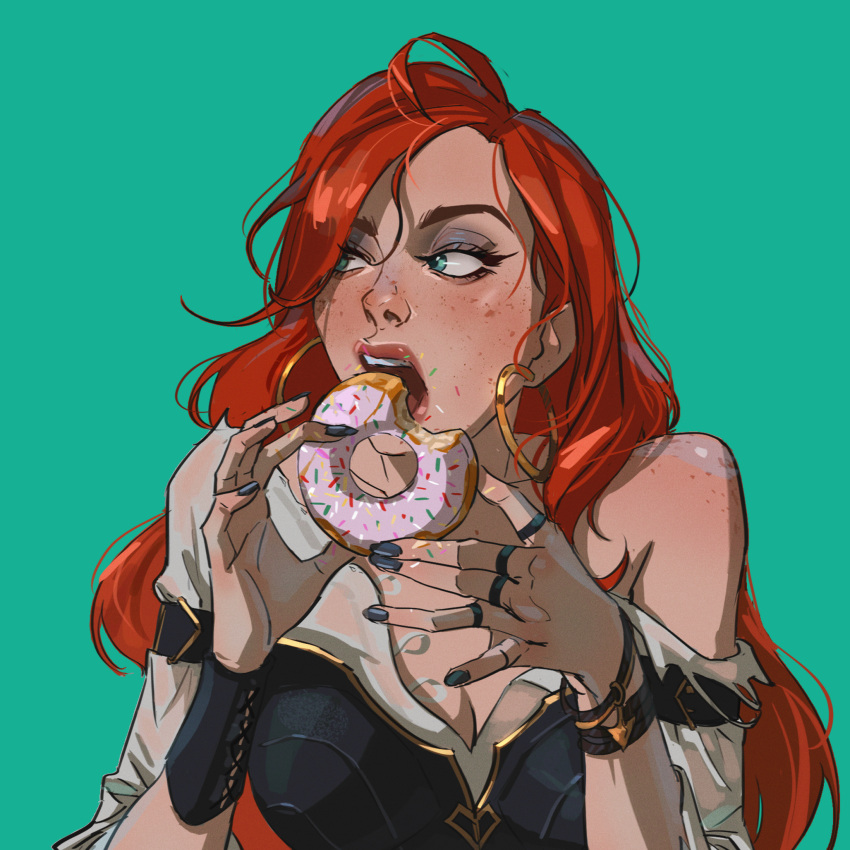 black_nails bracelet breasts cleavage commentary doughnut earrings eating female food freckles green_background highres hoop_earrings jewelry large_breasts league_of_legends long_hair messy_hair miss_fortune_(league_of_legends) nail_polish no_headwear qi_mang_(qimang) red_hair ring sideways_glance simple_background solo symbol-only_commentary tattoo teeth torn_clothes upper_teeth_only