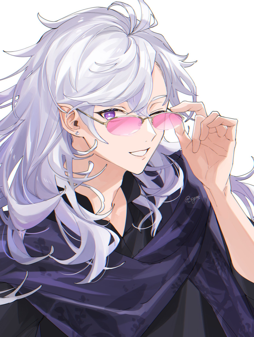 1boy absurdres black_shirt commentary earrings fate/grand_order fate_(series) glasses highres jewelry long_hair looking_at_viewer male_focus merlin_(camelot_&_co)_(fate) merlin_(fate) purple_eyes scarf shirt sigm simple_background smile solo teeth twitter_username upper_body very_long_hair white_background white_hair