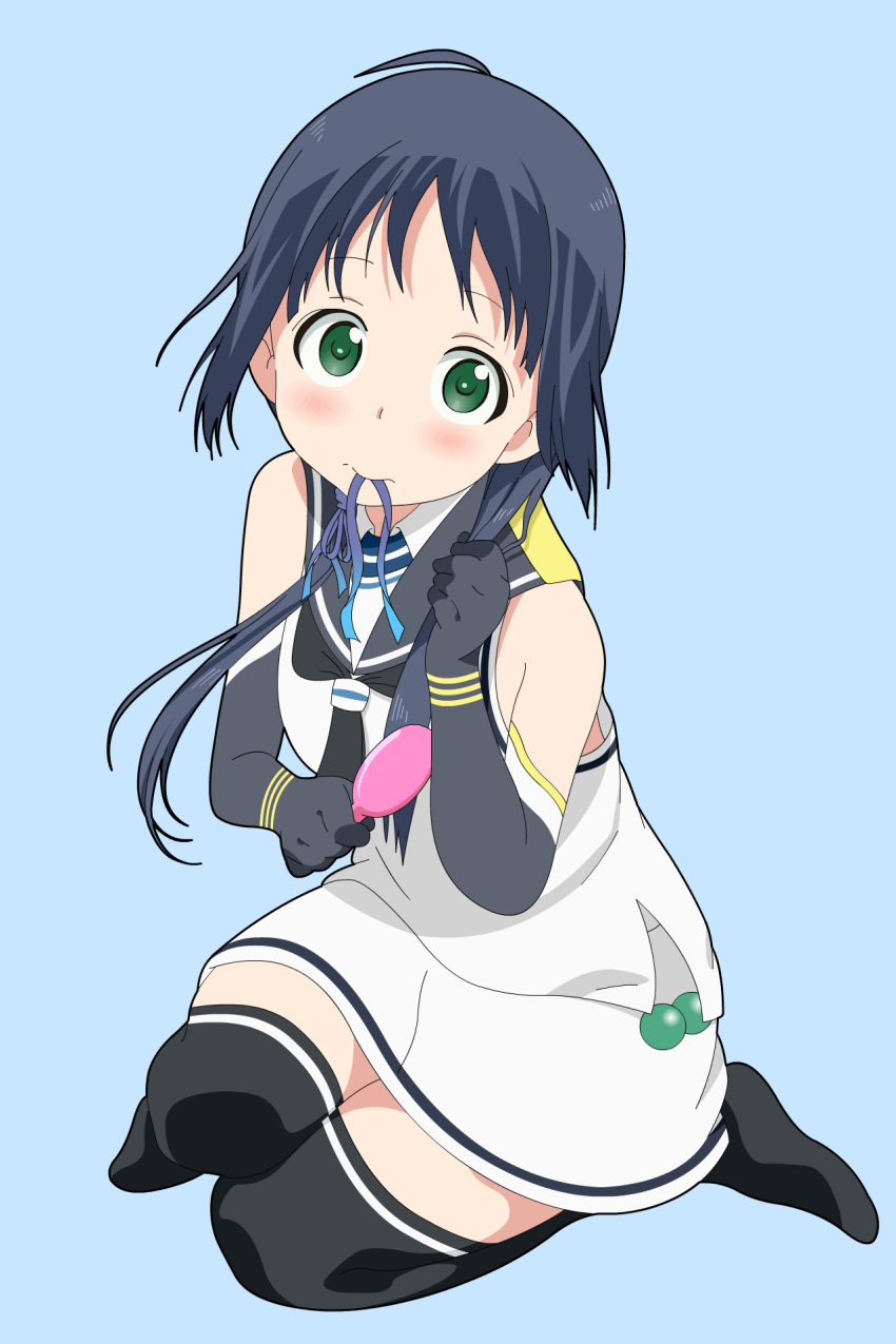 aiura black_hair black_sailor_collar black_thighhighs blue_background commentary_request elbow_gloves female full_body gloves green_eyes hair_brush highres kantai_collection long_hair looking_at_viewer low_twintails mouth_hold parody ribbon sailor_collar school_uniform serafuku shirt simple_background skirt sleeveless sleeveless_shirt solo style_parody sugapi suzukaze_(kancolle) thighhighs twintails white_skirt