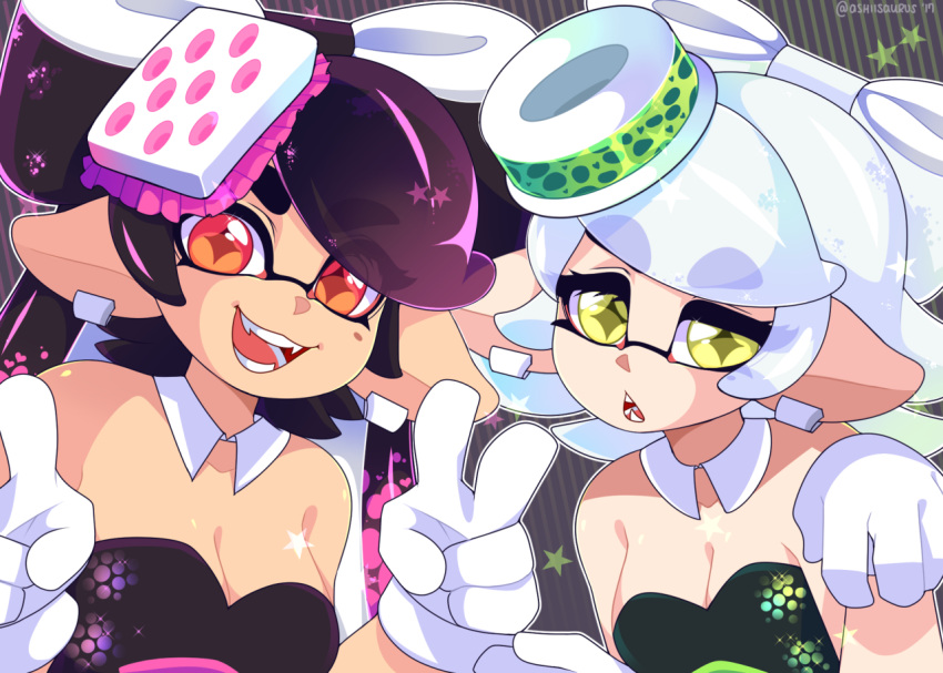 +_+ 2girls :d artist_name black_dress breasts callie_(splatoon) cleavage commentary cousins detached_collar domino_mask double_v dress earrings english_commentary fangs food food_on_head gloves horizontal_stripes jewelry long_hair looking_at_viewer marie_(splatoon) mask medium_breasts mole mole_under_eye multiple_girls object_on_head oerba_yun_fang open_mouth orange_eyes paw_pose pointy_ears purple_hair queen_ashi short_hair signature silver_hair smile splatoon_(series) splatoon_1 star_(symbol) strapless strapless_dress striped striped_background sushi tentacle tentacle_hair thick_eyebrows translucent_hair twitter_username v white_gloves yellow_eyes