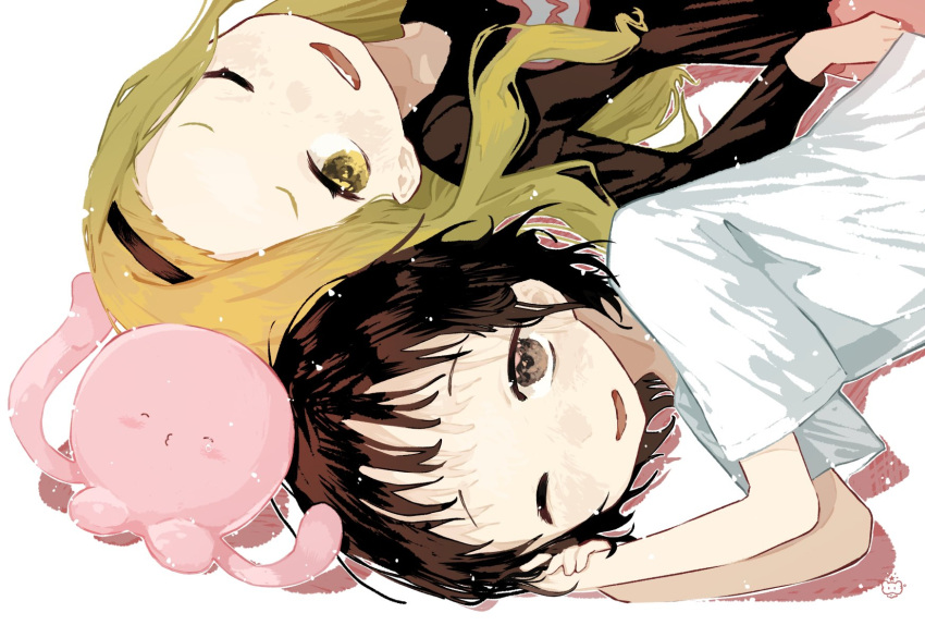 2girls ^3^ bangs_pinned_back black_eyes black_hair black_shirt blonde_hair blush creature hairband heart highres kirarazaka_marina kuze_shizuka looking_at_viewer lying multiple_girls octopus on_back on_side one_eye_closed open_mouth puepueponpon shirt short_hair simple_background smile t-shirt takopii takopii_no_genzai upper_body white_shirt yellow_eyes